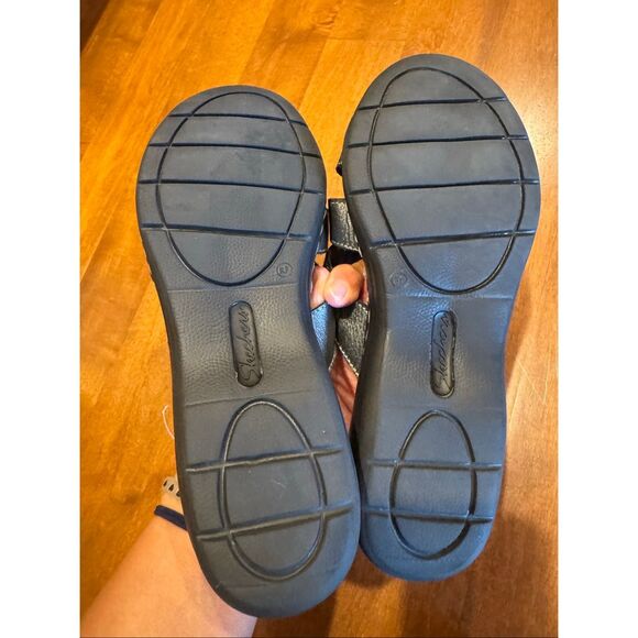 Woman’s Skechers Luxe foam sandals size 7 - Picture 3 of 5